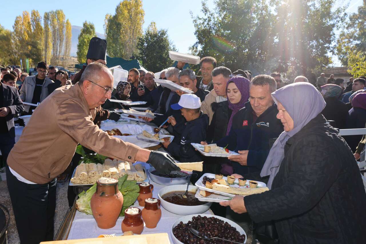 Konya’nın mağaralarında aylarca bekledi! Asırlık lezzet için uzun kuyruklar oluştu 7